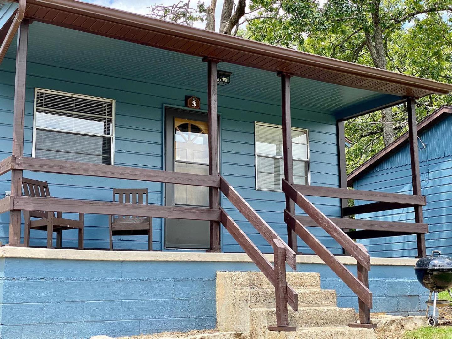 One-Bedroom Cottage with Lake View